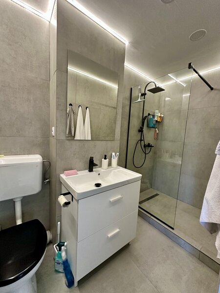 Drumul Taberei, vis a vis Auchan,An  Constructie 1981